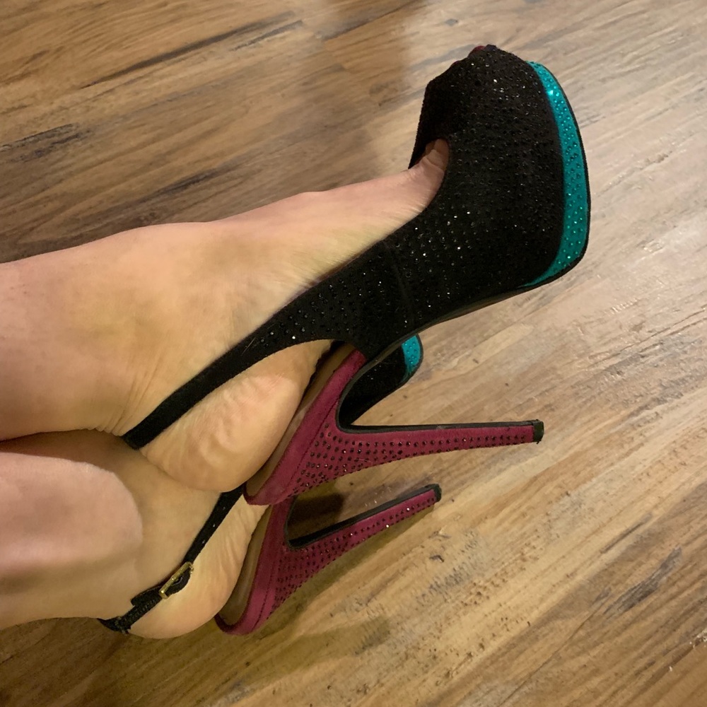 Beautiful Olsenboye sling back heels